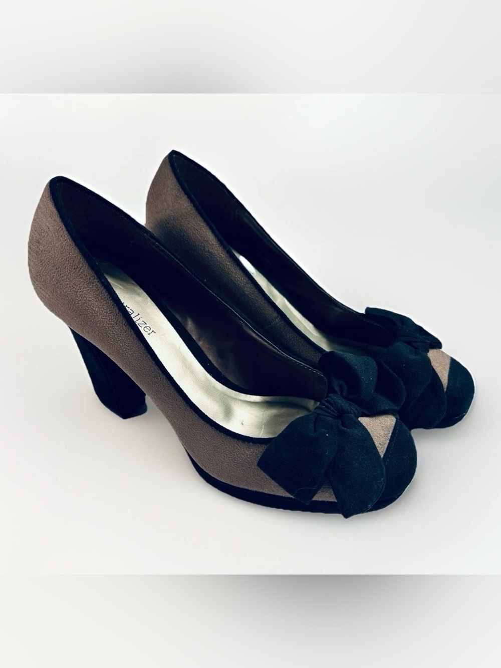 Naturalizer Peep Toe Bow Heels Taupe Black Pumps Women’s 6.5M